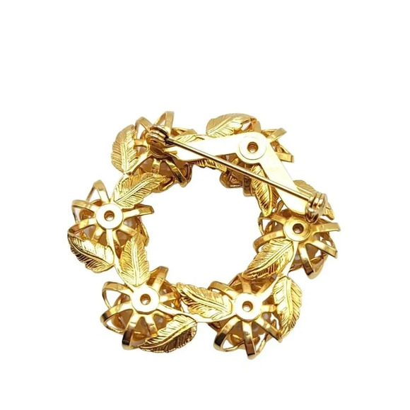Vintage 1960s Brooch Lapel Pin 3D Laurel Leaf Wreath Faux Pearls Gold Tone Metal - Picture 4 of 4